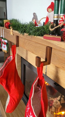 Drewniany Wieszak na Skarpety Mikołaja na Kominek Ścianę Świąteczny Orzech