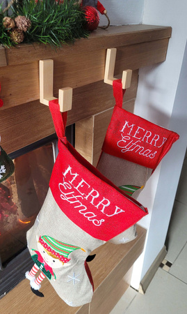 Drewniany Wieszak Ścienny na Skarpety Mikołaja Kominek Świąteczny Klon