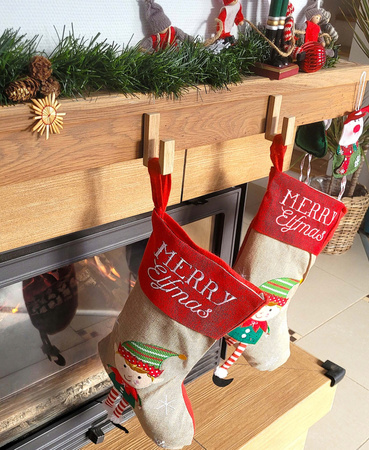 Wieszak Drewniany Samoprzylepny na Skarpety Mikołaja Kominek Dekoracje