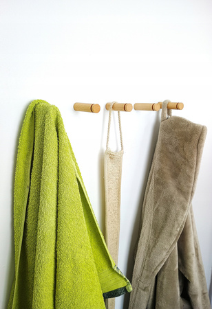 Drewniany wieszak ścienny Kołek 8 cm - na Ubrania Ręczniki Spodnie - Buk